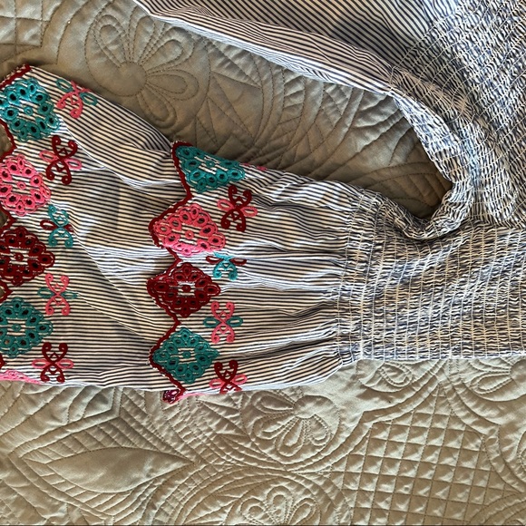 Anne Taylor loft blouse. Size medium - Picture 4 of 5